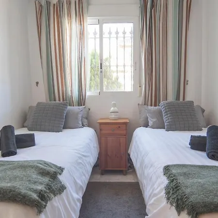 Amazing Ideal For Golf Or Family Holidays * וייאמרטין